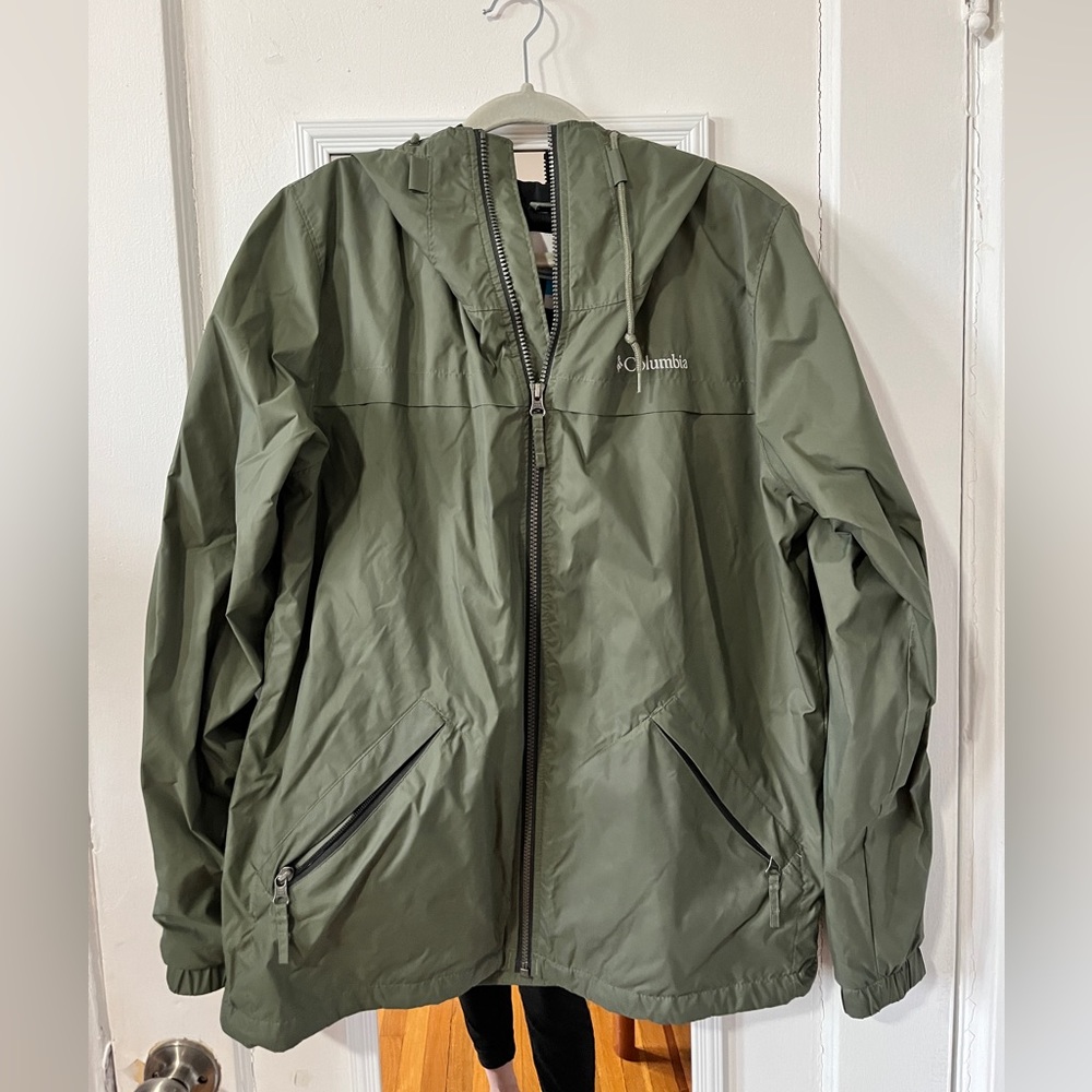 Columbia women’s olive green rain jacket -lightweight - waterproof - hardly worn
